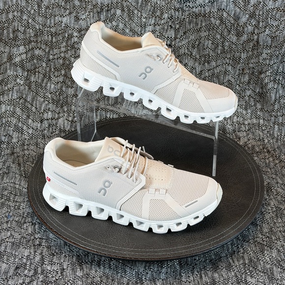 ON Cloud 5 Running Shoes Women's 8.5 Pearl white - Picture 3 of 10
